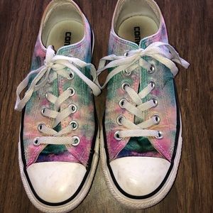 Pastel tie-dye lowcut converse